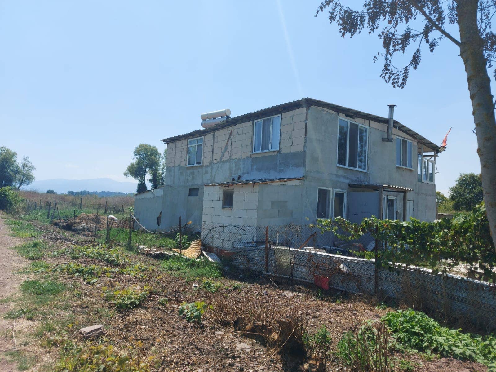 BUDAKLAR KÖYÜ KÖY ÇIKIŞI SATILIK MÜSTAKİL EV ve AHIR