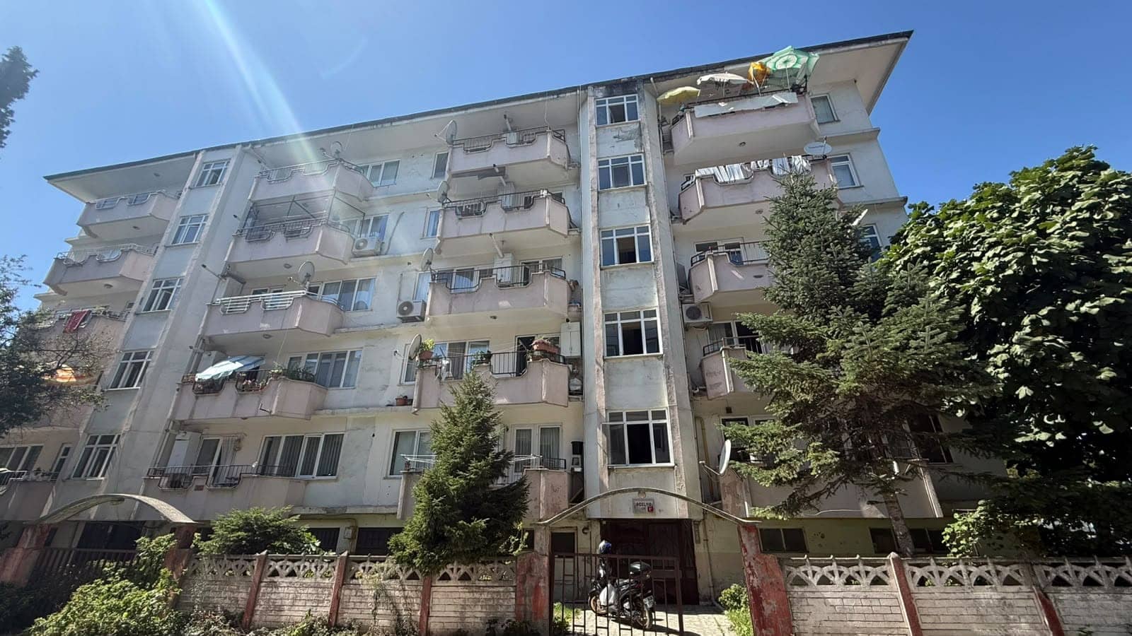 YENİGÜN MAHALLESİ YORGALAR KARŞISI CADDE ÜSTÜ SATILIK DAİRE